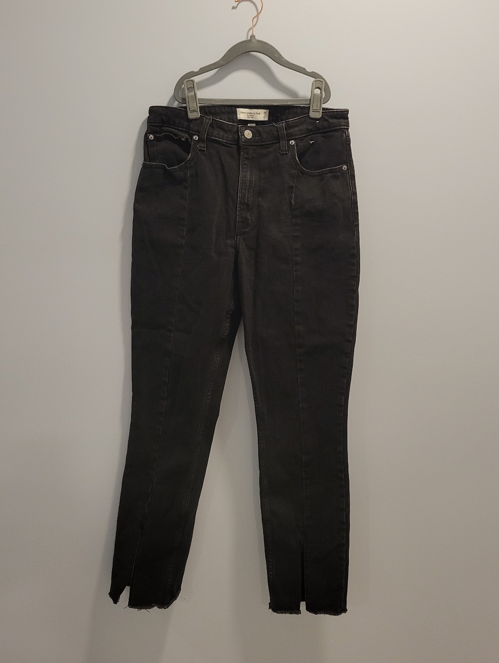 Abercrombie & Fitch Black High-Rise Slim Jeans Size 29 .